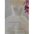 Vestidos de novia de Fairy Ball Gown con un escote Crumb-Catcher